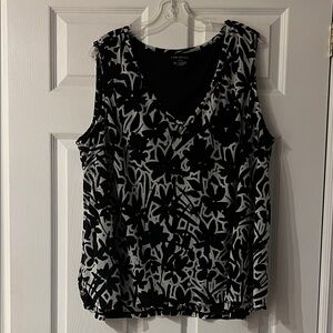 Lane Bryant Black & White Floral V-Neck Camisole